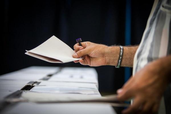 Angajaţii secţiilor de votare pot să primească bani frumoşi pentru eforturile depuse la alegerile prezidenţiale 2024