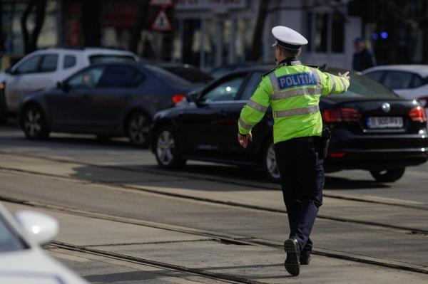 Bătaie în Buftea. Mai mulţi şoferi băuţi şi-au împărţit pumni în faţa unui supermarket şi au blocat traficul