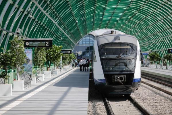 Circulaţia trenurilor, întreruptă temporar pe timp de zi între Bucureşti şi Aeroportul Otopeni. 16 curse vor fi anulate