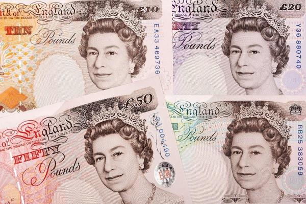 Leul românesc câştigă teren important în raport cu lira sterlină