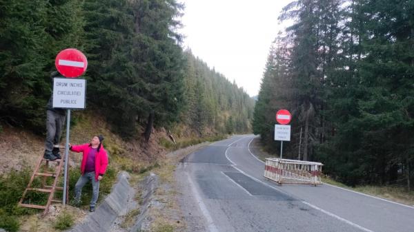 Se închide circulația pe Transalpina între Rânca și Curpăt din cauza ninsorii