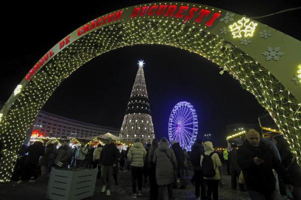 Târgul de Crăciun din Piața Constituției se deschide pe 29 noiembrie. Casa lui Moş Crăciun, roata panoramică şi un trenuleţ, printre atracţii