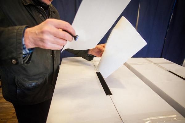 Bucureştenii primesc câte trei buletine de vot pentru a vota la referendumul din 24 noiembrie