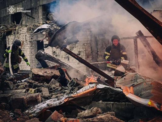 Kievul, atacat de ruşi cu rachete balistice şi de croazieră. Autorităţile avertizează că vor fi impuse restricţii de energie