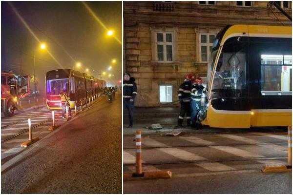 Două tramvaie s-au ciocnit şi au ricoşat în două maşini, pe un bulevard din Timişoara. Un vatman şi o pasageră, răniţi