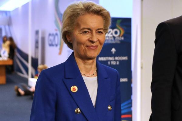 Ursula von der Leyen a acordat primul ajutor unui pasager care a avut o urgenţă medicală în timpul unui zbor spre Bruxelles