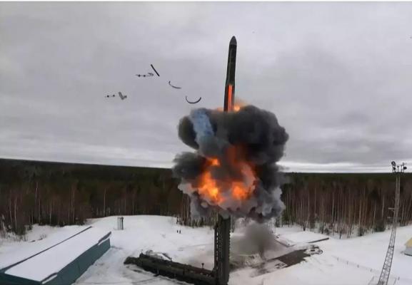 Ce este "Oreşnik", noua armă lansată de Putin în Ucraina