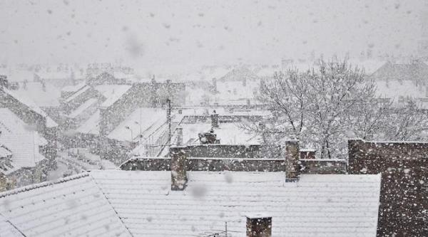 Alertă meteo de ploi, lapoviţă şi ninsori în toată ţara, din această seară. ANM anunţă strat consistent de zăpadă la munte