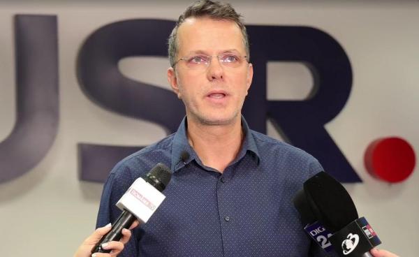 USR, după decizia CCR: "Pare că nişte oameni vor să rămână agăţaţi de putere cu orice preţ"