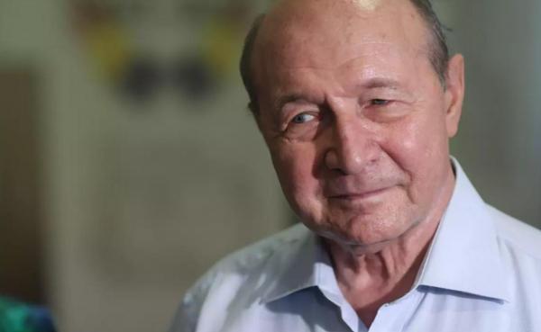Băsescu, despre şedinţa CSAT: "Vii după 3 zile şi îmi spui că au fost atacuri cibernetice ruseşti. Râde şi Medvedev de noi"