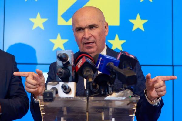 Bolojan, despre scenariul reluării primului tur al alegerilor. "Candidaţii care n-au obţinut un scor relevant ar trebui să-i susţină pe ceilalţi"