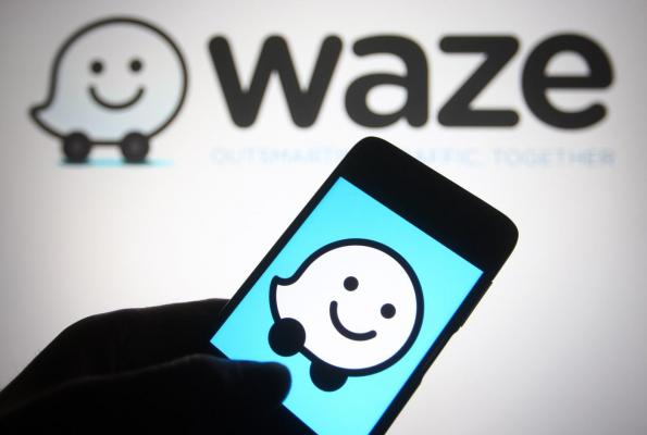 Aplicaţia Waze a picat. Utilizatorii au crezut că au fost hackuiţi: "Mi se schimbă limba, apar simboluri în ebraică"