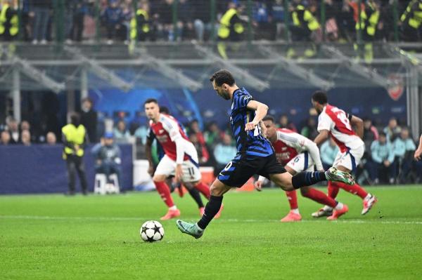 Hakan Calhanoglu a marcat golul victoriei în meciul Internazionale Milano - Arsenal Londra din Liga Campionilor la fotbal