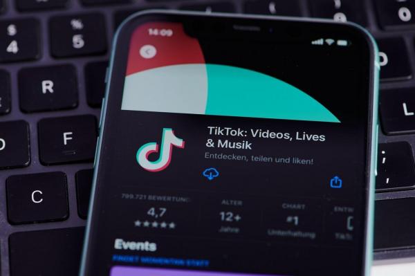 Provocarea de pe TikTok care a determinat zeci de adolescente să se automutileze. "Aveau zeci de tăieturi pe tot corpul"