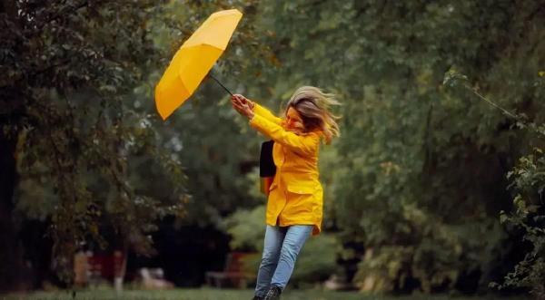 Avertizare ANM: Cod galben de vânt în 19 judeţe şi în Bucureşti, până la ora 20:00.