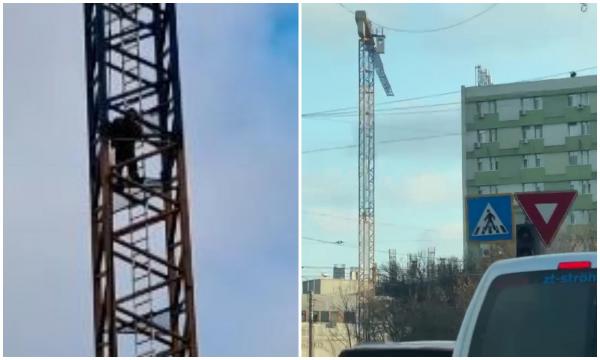 Un bărbat ameninţă că se aruncă de pe o macara