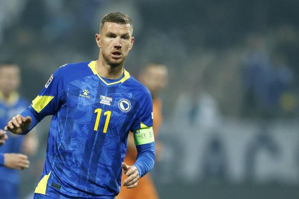 La aproape 39 de ani, Edin Dzeko rămâne liderul naţionalei ţării sale, Bosnia Herţegovina