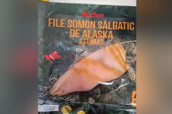 Somon afumat, retras din lanţul de magazine Auchan. Produsul este contaminat cu o bacterie periculoasă