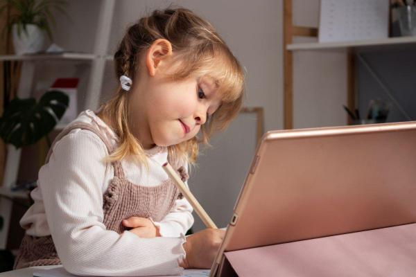 Cum să alegi biroul ideal pentru camera copilului tău? 3 recomandări