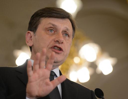 Cum a ajuns Crin Antonescu candidatul coaliţiei: "Nu mi-am dorit această candidatură, dar nu m-am dat la o parte"