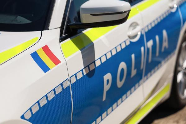 Femeie de 70 de ani, strivită de o maşină pe o stradă din Reghin. Vehiculul a pornit la vale în timp ce şoferul îl repara