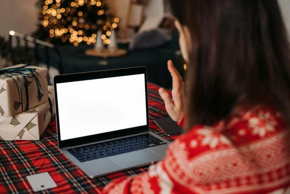 De ce funcţionează mai greu internetul în perioada Crăciunului. Concluzia specialiştilor: "Pot încetini viteza"