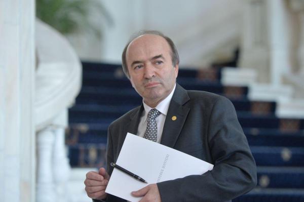 Tudorel Todear explică de ce au anulat judecătorii CCR alegerile prezidenţiale