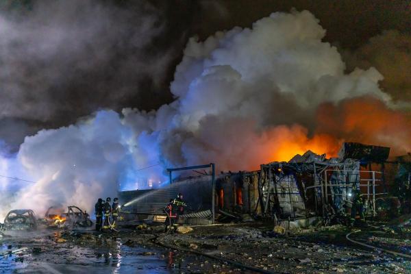 10 morţi şi 24 de răniţi, după o noapte de bombardamente în Zaporojie. Zelenski: "Putin nu are nevoie de o pace reală"