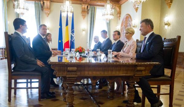 Încep negocierile pentru formarea unui nou Guvern. Calculele făcute de partide, după ce majoritatea în Parlament s-a conturat deja