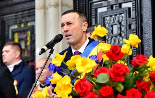 Cine este şi ce avere are preşedintele CJ Prahova Iulian Dumitrescu, suspectat de luare de mită. Anul trecut, liberalul şi-a împrumutat partidul cu 45.000 de euro