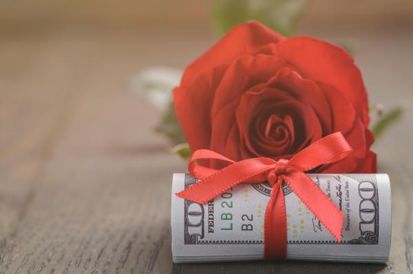 Cât costă un buchet de flori de Ziua Îndrăgostiţilor.