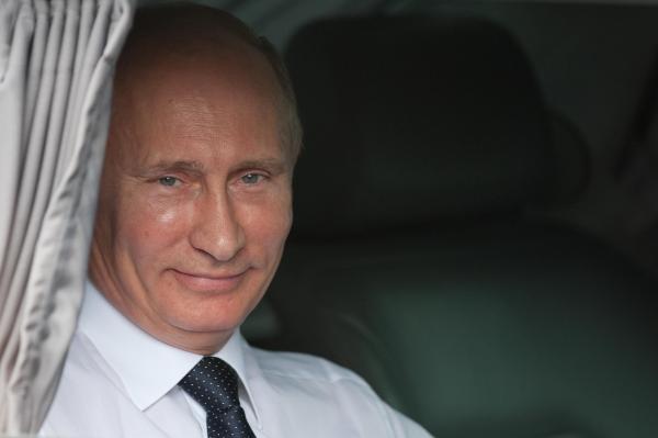 Putin, glumeţ şi neobişnuit de festiv, vineri, în timp ce Occidentul deplângea moartea lui Navalnîi. Mulţi se tem de următorul pas - The Guardian