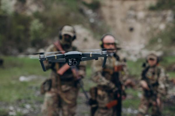 Canada oferă Ucrainei 800 de drone. La ce vor fi folosite pe front