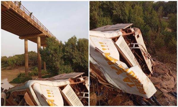 Un autobuz a căzut de pe un pod în Mali
