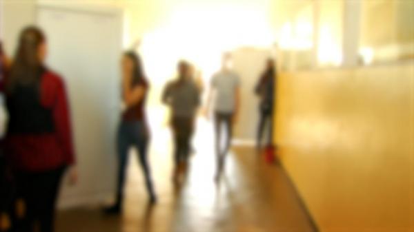 Elev de 14 ani, la spital după ce a folosit benzi cu nicotină aduse de o colegă la școală