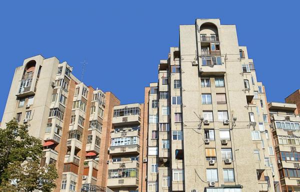 Bătrân de 75 de ani, ţinut cu forţa de fiul său în apartament şi ameninţat cu un cuţit, în Bucureşti. Luptătorii SAS au salvat doi bărbaţi