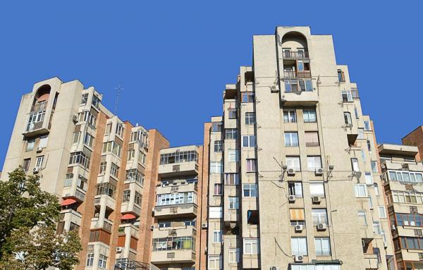 Bătrân de 75 de ani, ţinut cu forţa de fiul său în apartament şi ameninţat cu un cuţit, în Bucureşti. Luptătorii SAS au salvat doi bărbaţi