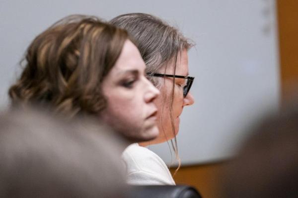 O femeie, condamnată după ce fiul ei a provocat un masacru într-un liceu din Michigan şi a omorât 4 elevi. Decizia, o premieră în SUA: ce acuzaţii i se aduc