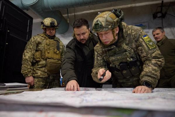 Noul comandant-şef al armatei de la Kiev, şcolit în Rusia şi criticat de soldaţi. Ucrainenii nu-l "respectă" şi îl numesc "măcelar" pe Sîrski