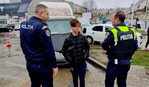 A fost găsit Denis, băiețelul de 12 ani dispărut în Botoșani. După mai bine de 12 ore de căutări, poliţiştii au dat de el într-un parc