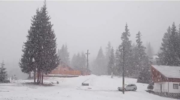 ANM a prelungit până vineri dimineaţă informarea de vreme severă. Ninsori şi strat de zăpadă la munte; ploi şi lapoviţă, în rest