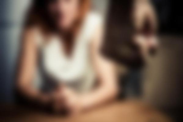 O tânără a fost sechetrată şi bătută de fostul iubit cu 12 ani mai mare, timp de 2 zile, în Dâmboviţa. Bărbatul a ajuns pe mână poliţiei