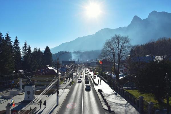 Circulație închisă marţi pe DN 1, în zona Câmpinei, pentru demolarea unui pasaj. Rutele ocolitoare pentru şoferi