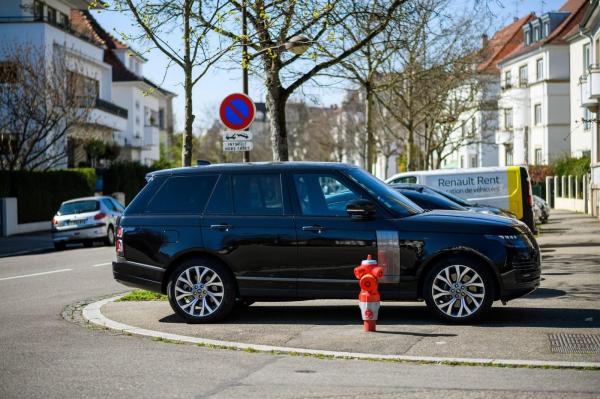 Lovitură mortală, încasată după ce i s-a furat Land Rover-ul. Bărbatul alerga pe urmele hoţului de maşini, prin Manchester