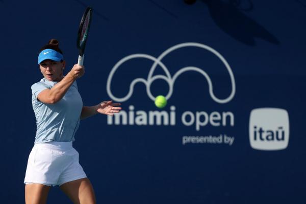 Simona Halep revine pe teren după un an şi jumătate. Meciul cu Badosa din primul tur de la Miami Open, azi, de la ora 22.00