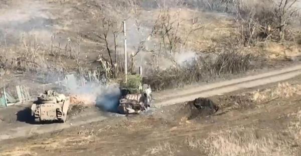 Imagini teribile din bătălia de la Avdiivka. O unitate de asalt a ruşilor, prinsă în câmp deschis, a fost sfârtecată cu tunul de 25 mm de pe un Bradley
