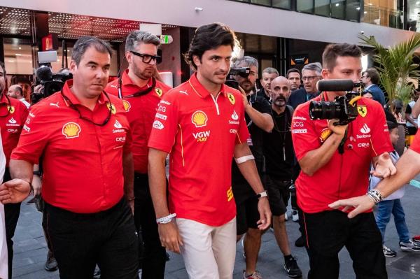 Carlos Sainz Jr, pilotul Ferrari, urmează să piloteze în Marele Premiu al Australiei, după operaţia de apendicită