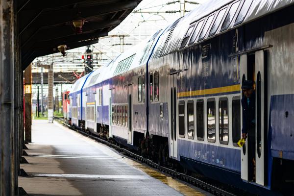 Tânără de 23 de ani, agresată sexual într-un tren care mergea spre Botoșani. Un bărbat de 60 de ani a fost reținut