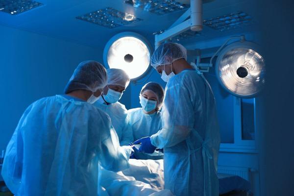 Transplant de rinichi de la un porc pentru un bărbat de 62 de ani din SUA: "Un colac de salvare milioanelor de pacienți din întreaga lume"