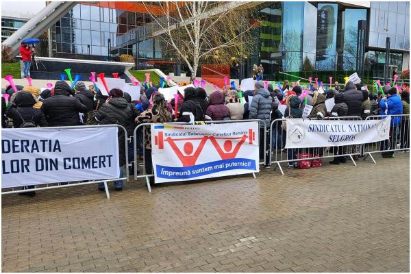 Protestul angajaţilor Carrefour: cer salarii mai mari şi creşterea valorii bonurilor de masă. Reacţia companiei